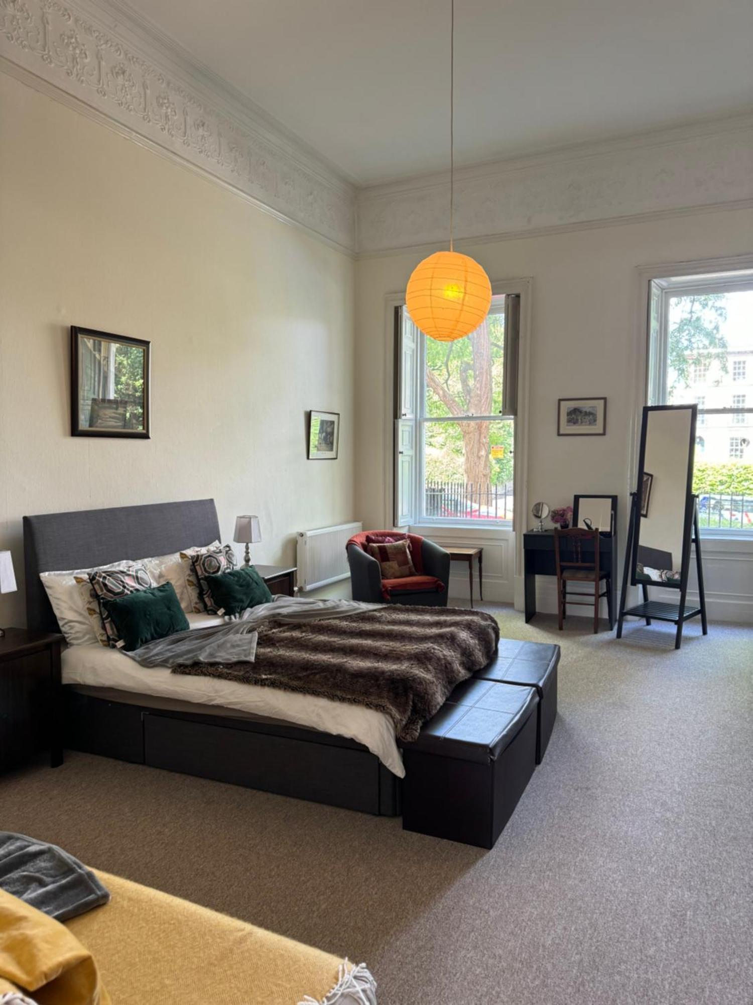 Grosvenor Apartments In Bath - Great For Families, Groups, Couples, 80 Sq M, Parking المظهر الخارجي الصورة